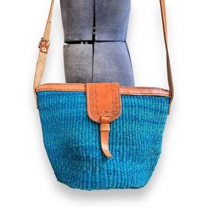 ✨✨FLASH SALE $60✨✨Vintage Blue Sisal Tooled Leather Shoulder Bag